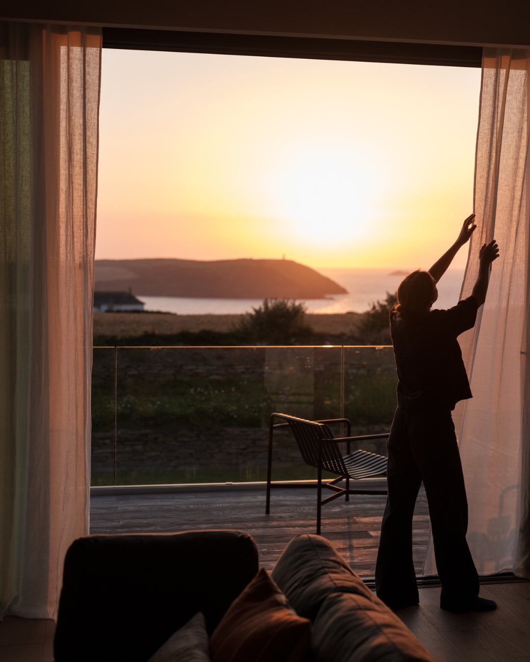 Anterre sits at Highcliffe’s most elevated position, with large glass windows and panoramic sea view