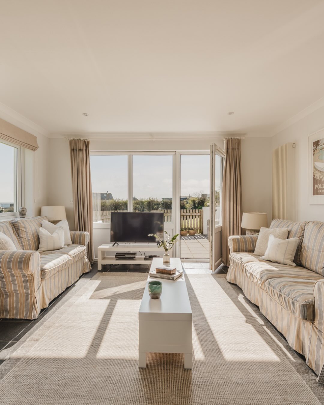 Sun drenched mornings at Nantucket, with the doors flung open.

Spring feels good here.

.
.
.

#spr