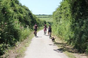 A family cycle in Cornwall with bikes from Padstow Cycle Hire.