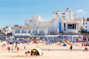 The beach at St Ives, with the Tate gallery beyond.